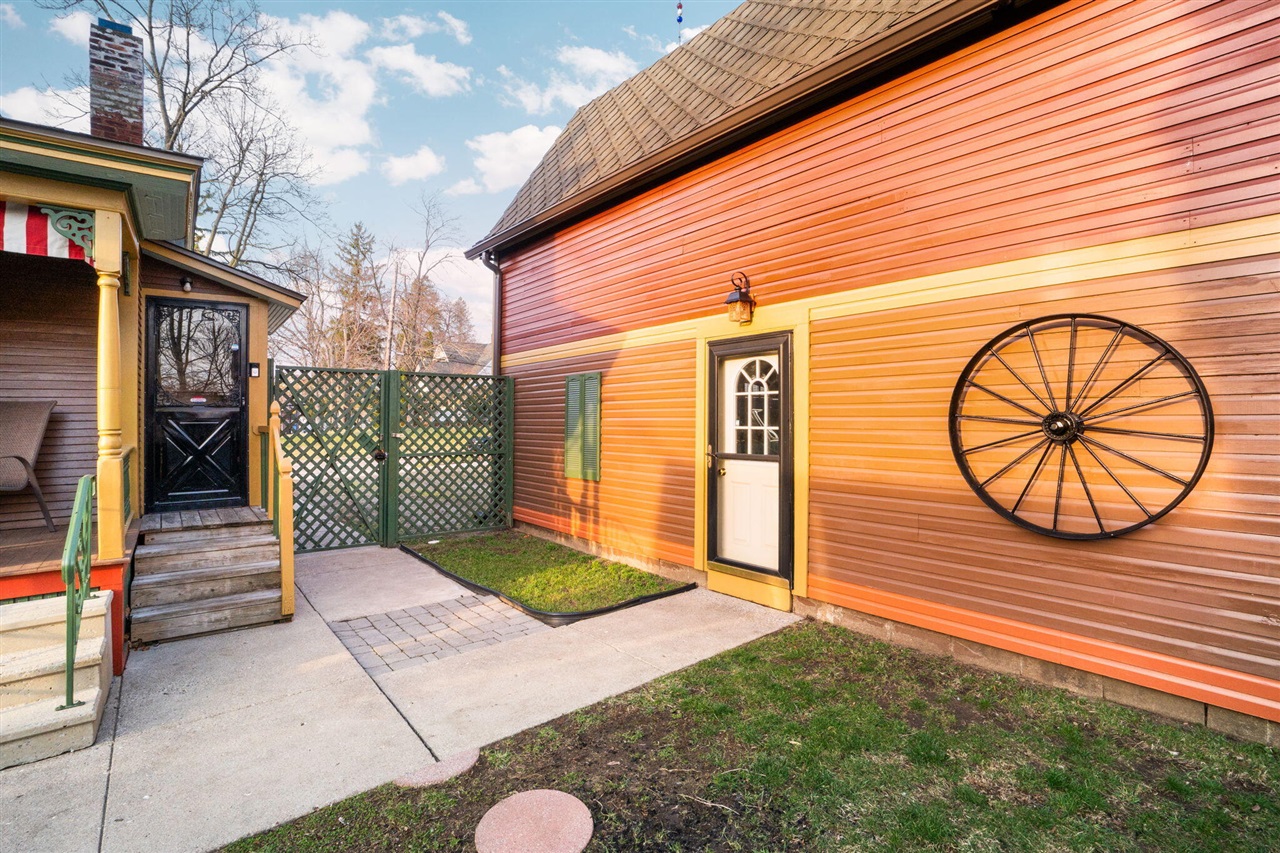 1401 Greenwood Avenue, Jackson, MI, 49203-4070