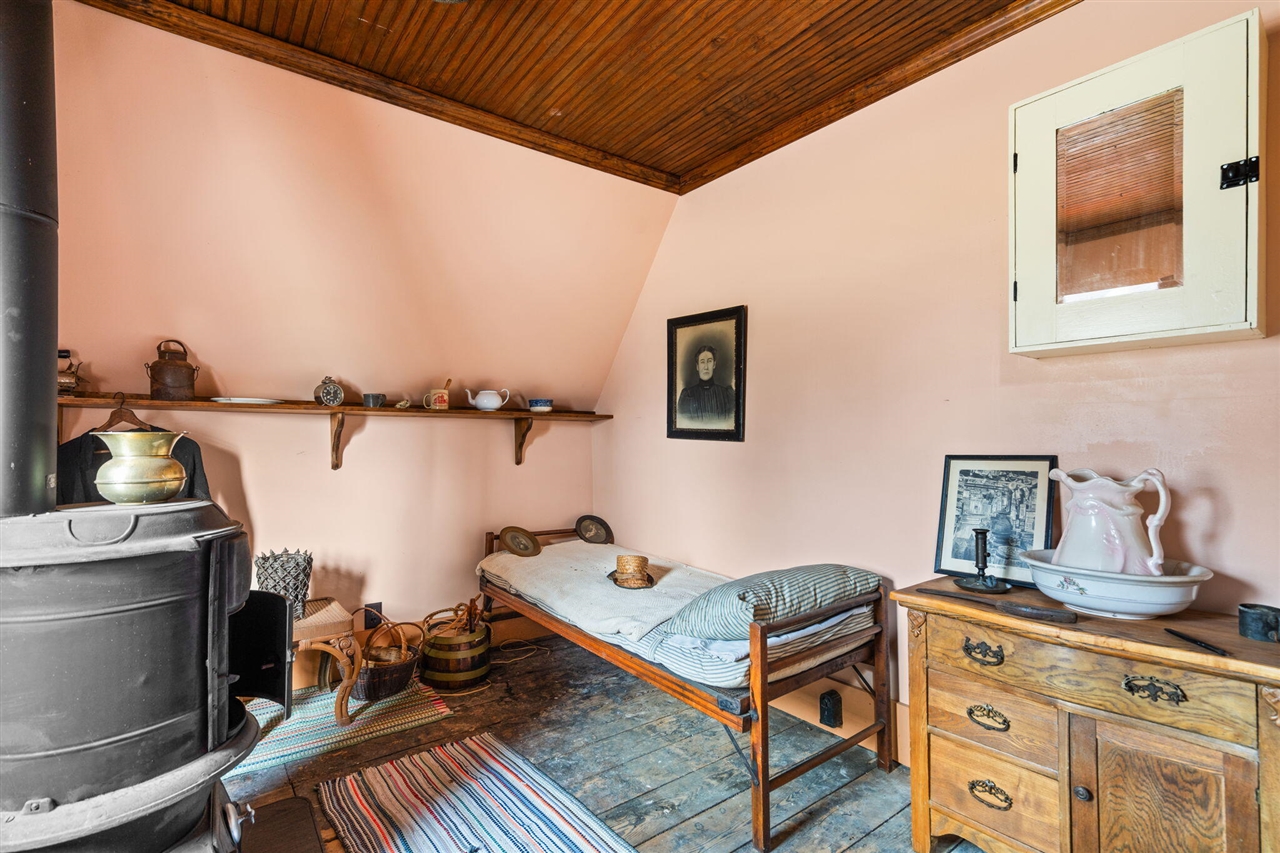 1401 Greenwood Avenue, Jackson, MI, 49203-4070