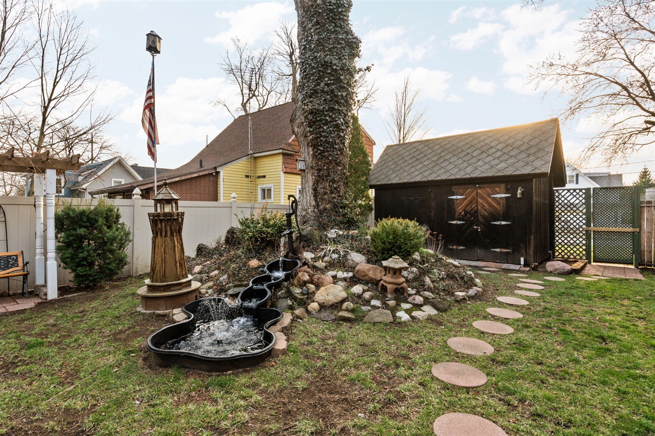 1401 Greenwood Avenue, Jackson, MI, 49203-4070