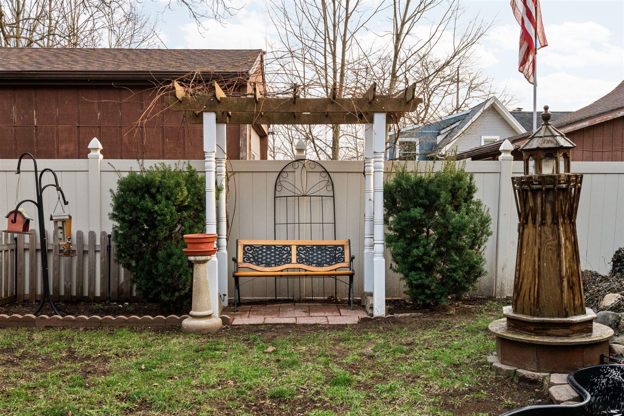 1401 Greenwood Avenue, Jackson, MI, 49203-4070