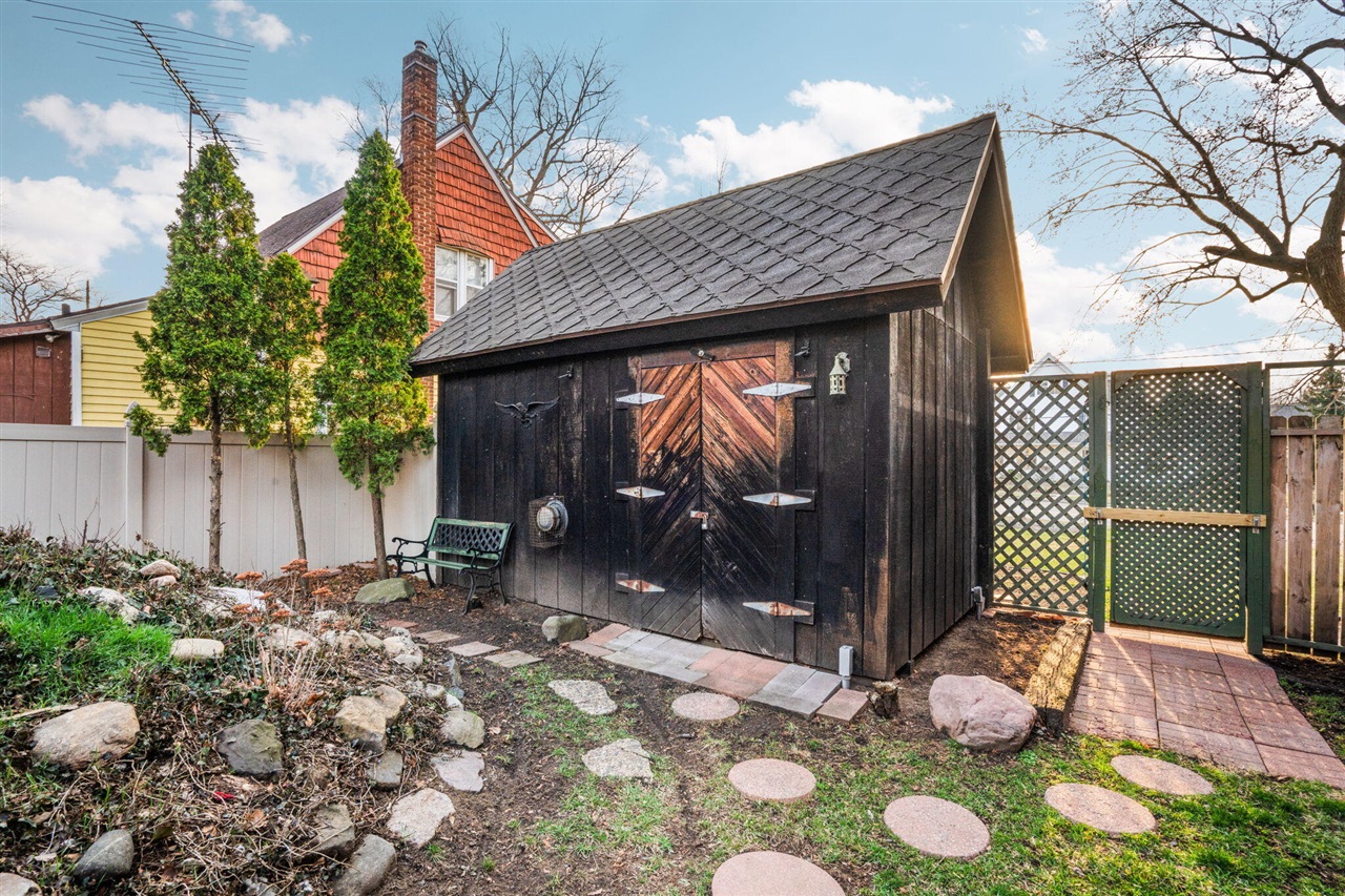 1401 Greenwood Avenue, Jackson, MI, 49203-4070