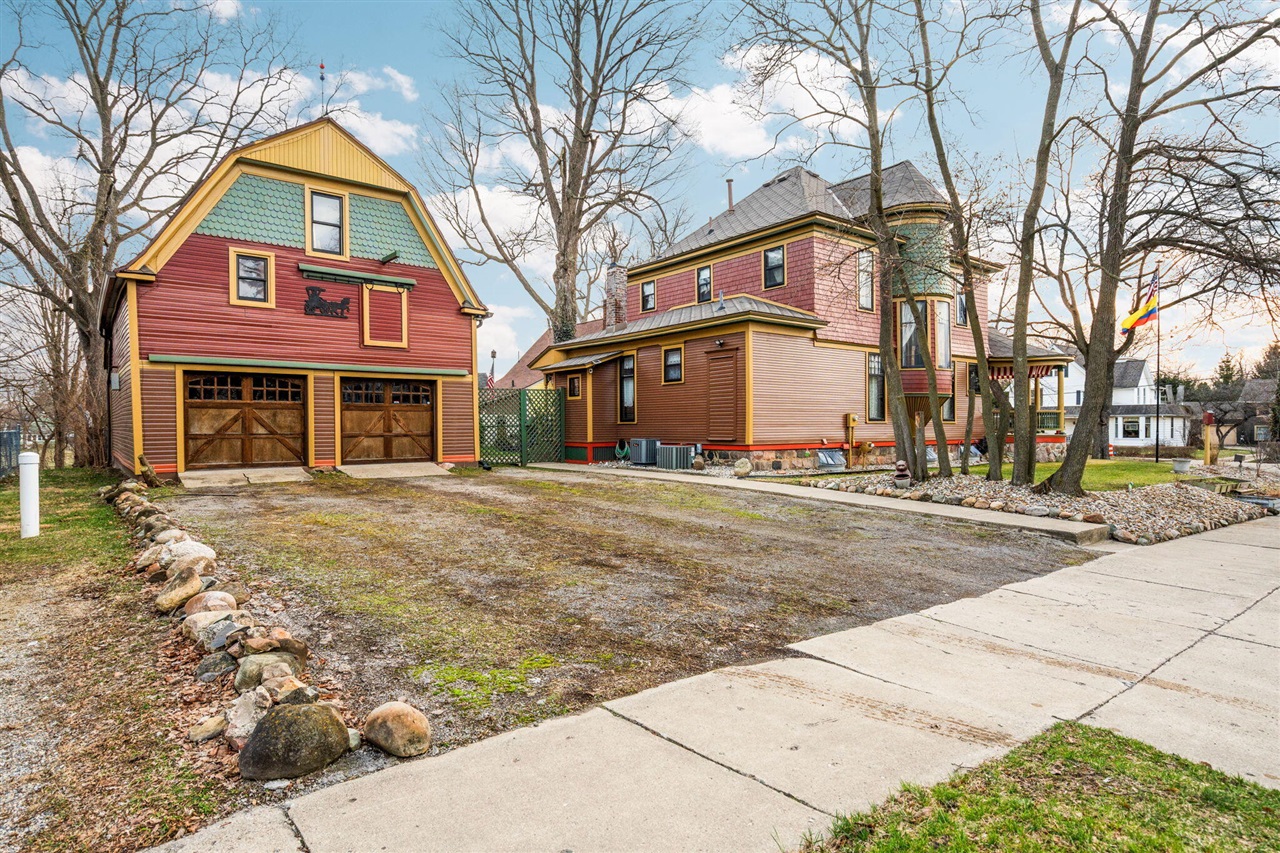 1401 Greenwood Avenue, Jackson, MI, 49203-4070