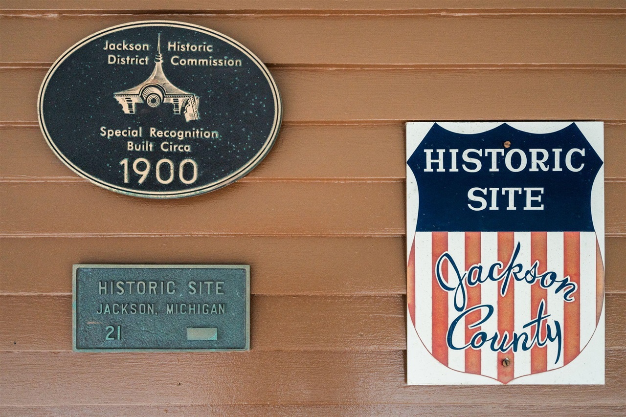 1401 Greenwood Avenue, Jackson, MI, 49203-4070