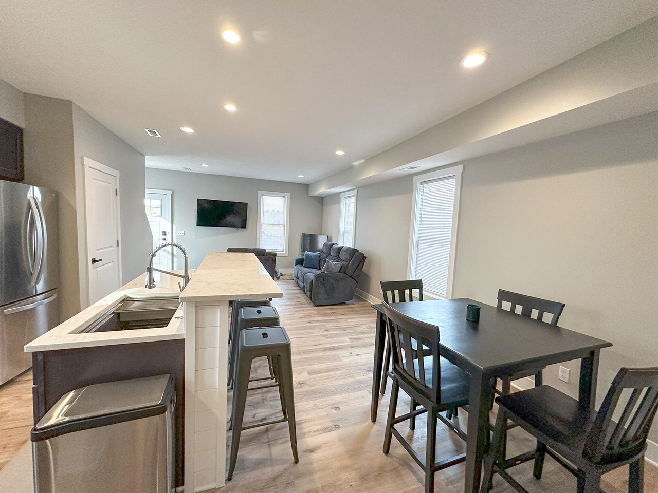 1673 E Parkdale Avenue, Manistee, MI, 49660-9321