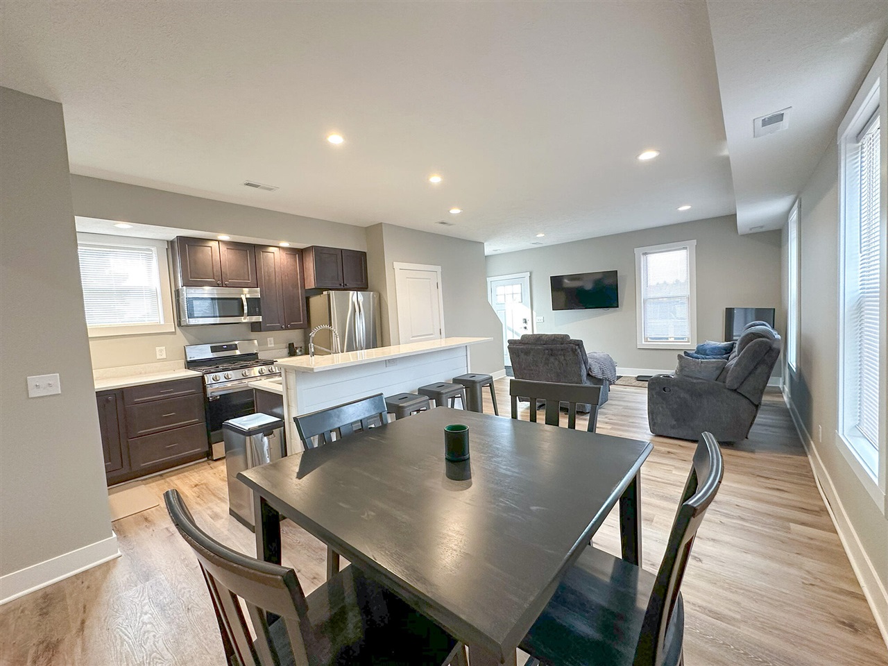 1673 E Parkdale Avenue, Manistee, MI, 49660-9321