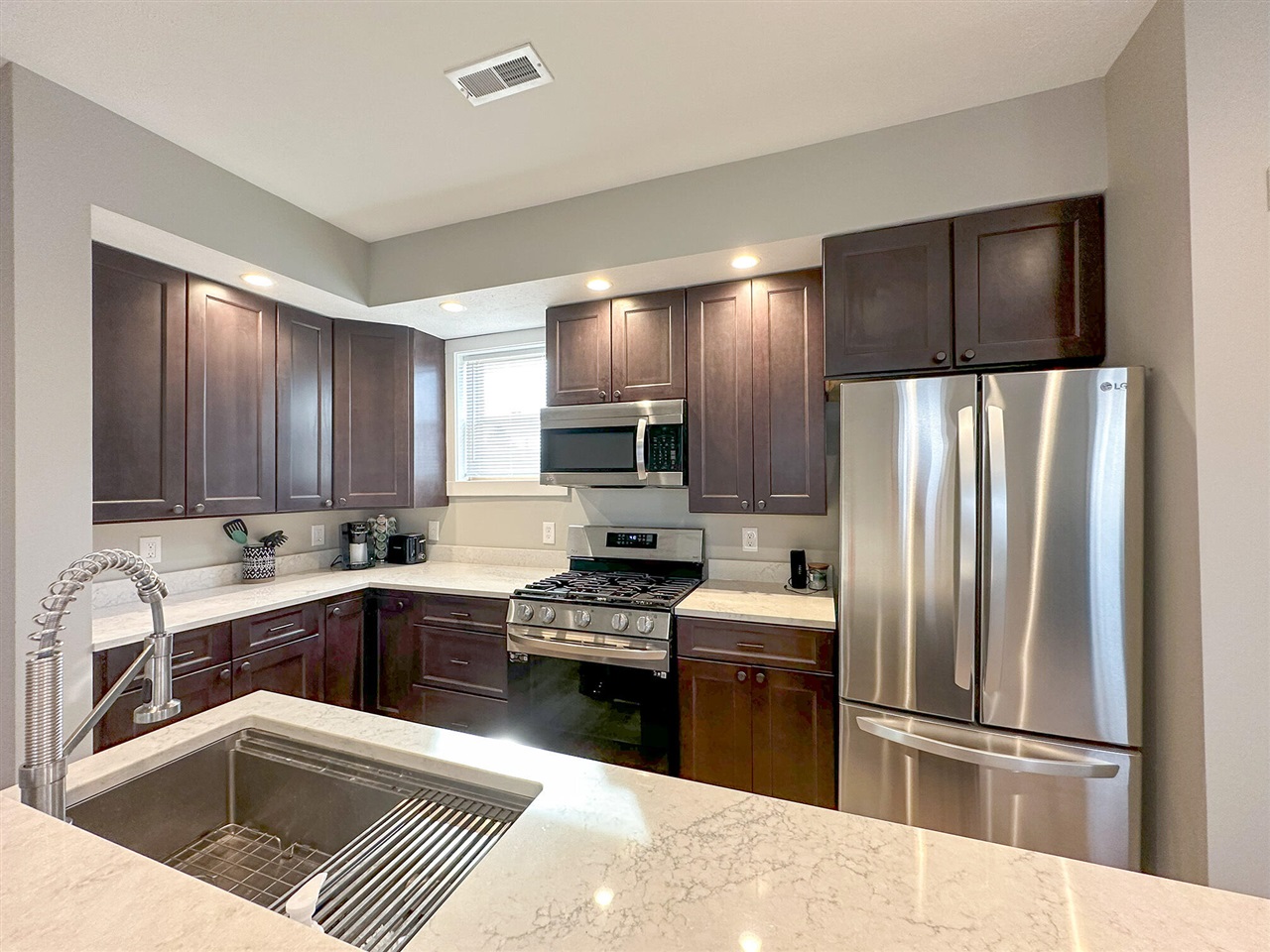 1673 E Parkdale Avenue, Manistee, MI, 49660-9321