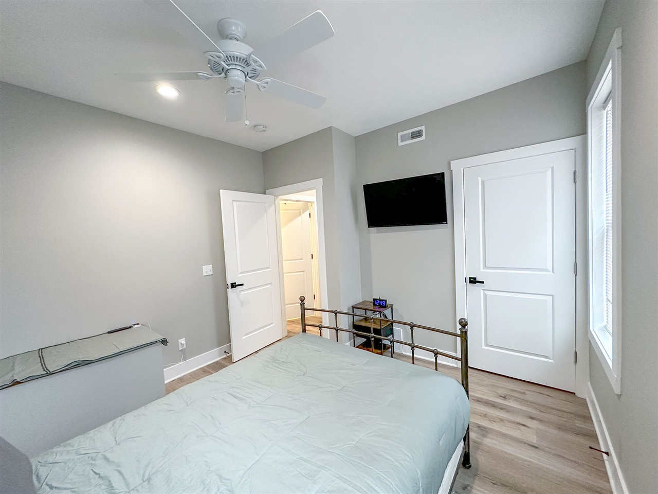 1673 E Parkdale Avenue, Manistee, MI, 49660-9321