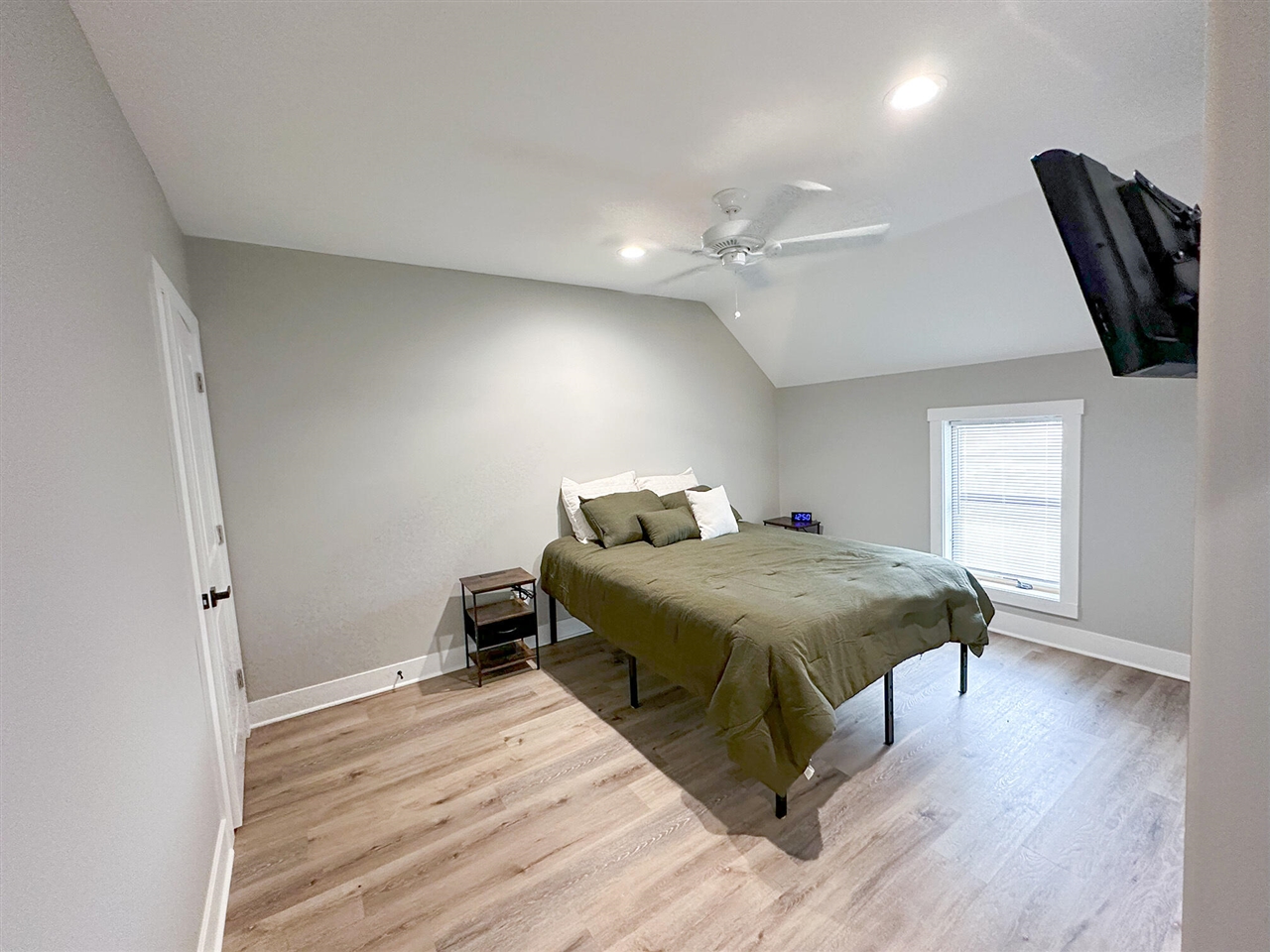 1673 E Parkdale Avenue, Manistee, MI, 49660-9321