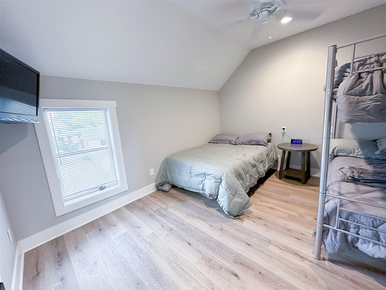 1673 E Parkdale Avenue, Manistee, MI, 49660-9321