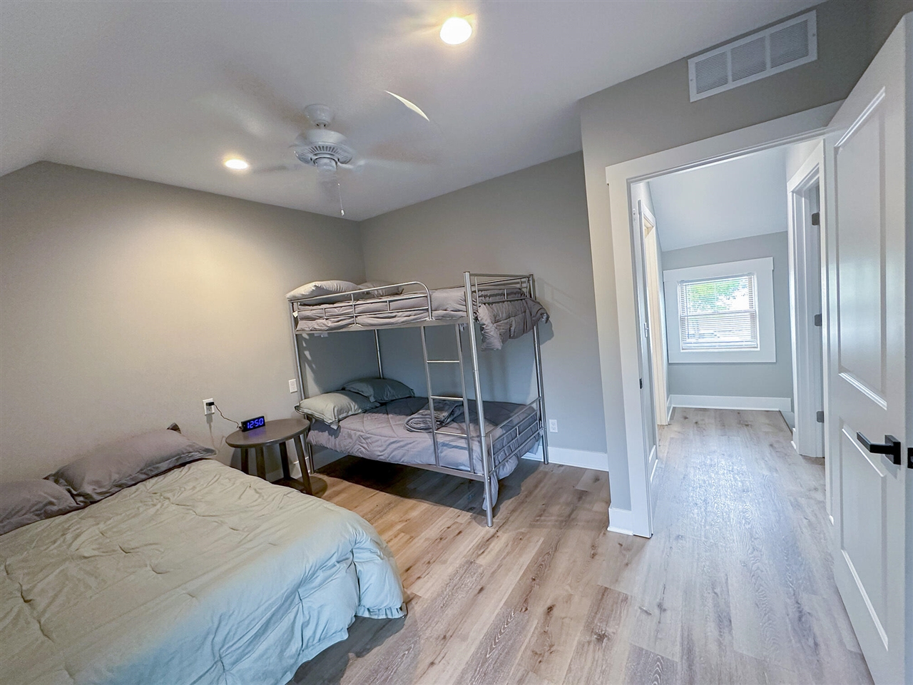 1673 E Parkdale Avenue, Manistee, MI, 49660-9321