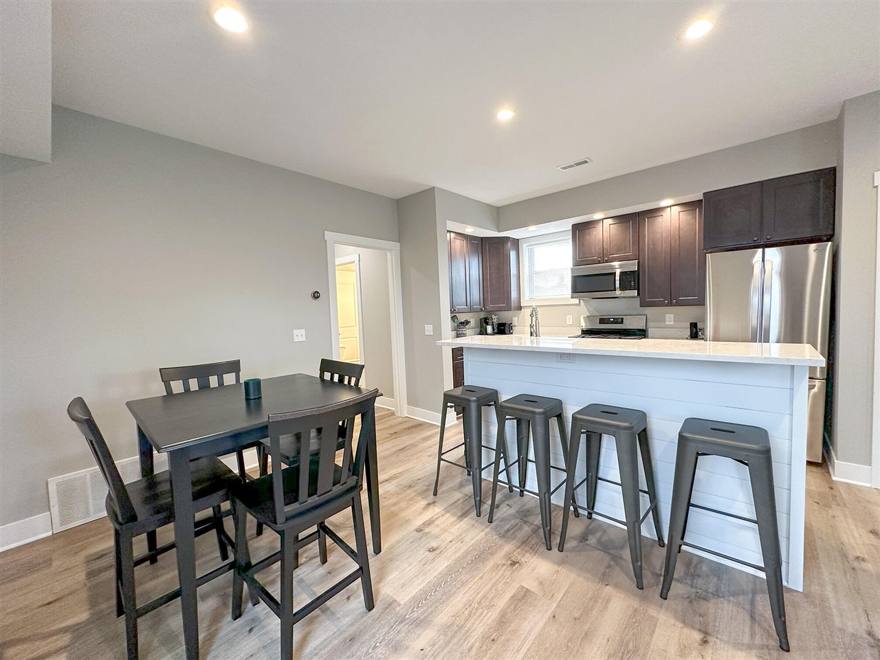 1673 E Parkdale Avenue, Manistee, MI, 49660-9321