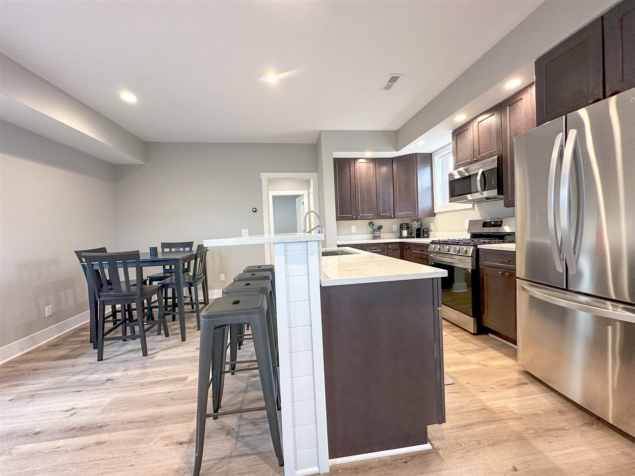 1673 E Parkdale Avenue, Manistee, MI, 49660-9321