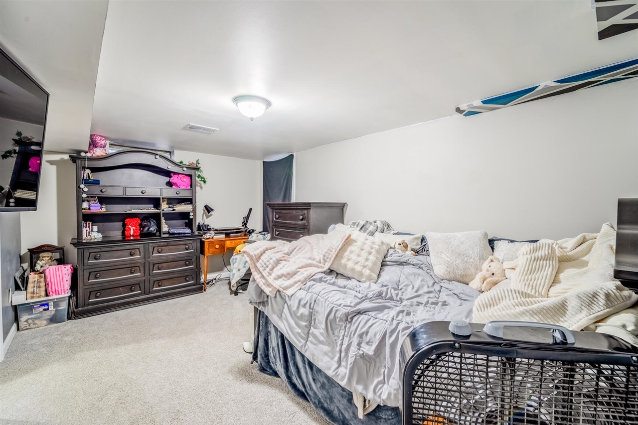 33963 Glover Street, Wayne, MI, 48184-2438