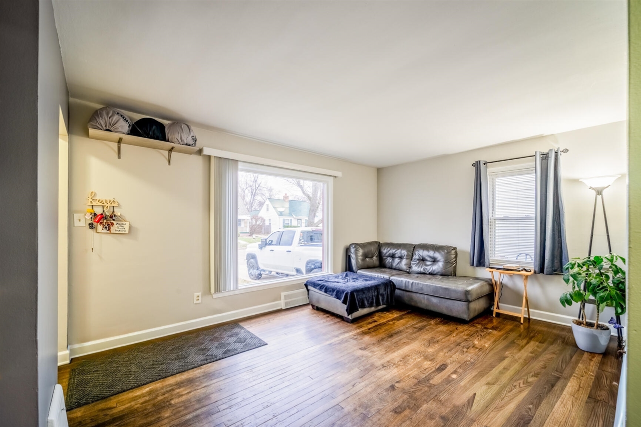 33963 Glover Street, Wayne, MI, 48184-2438