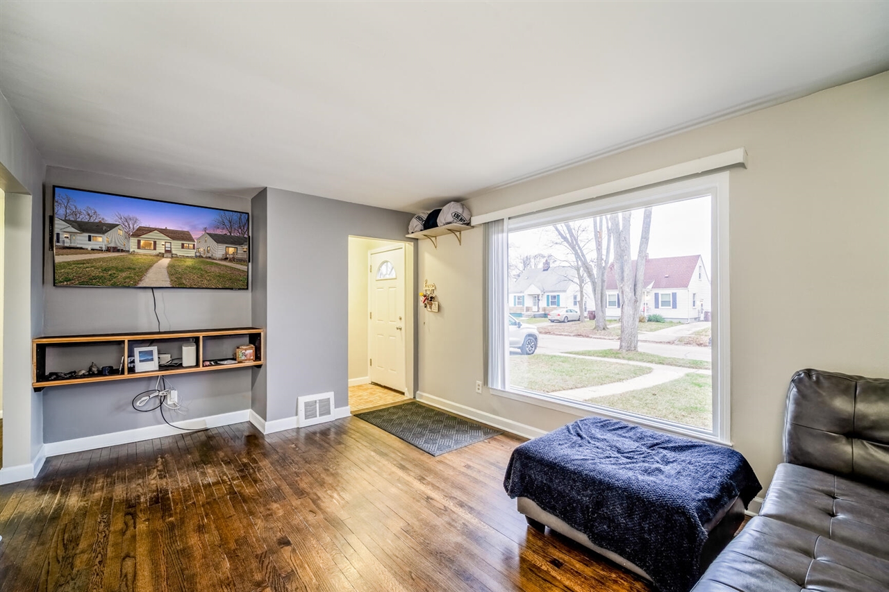 33963 Glover Street, Wayne, MI, 48184-2438