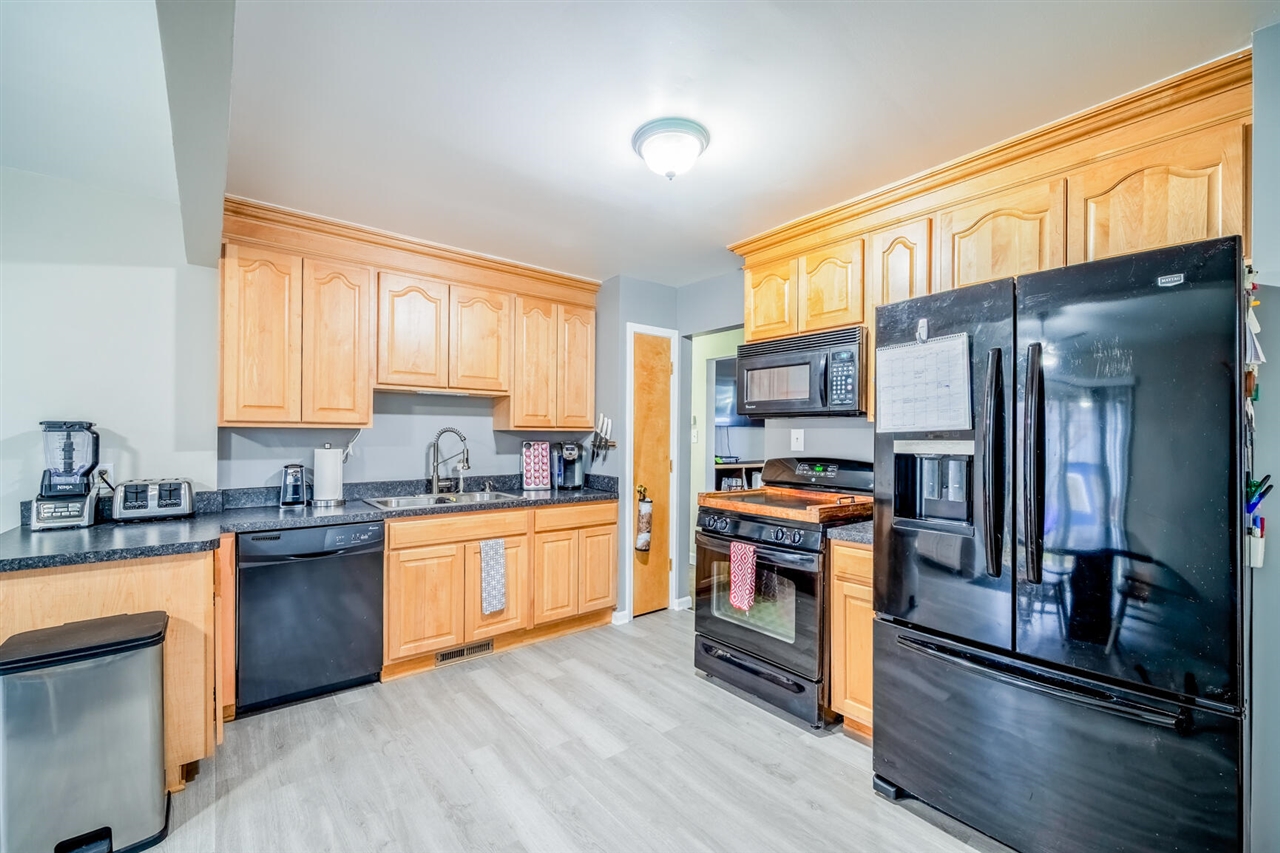 33963 Glover Street, Wayne, MI, 48184-2438