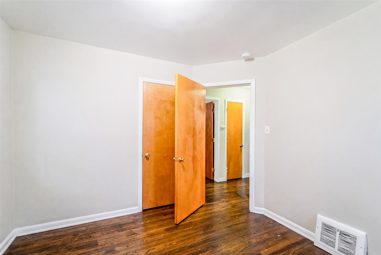 33963 Glover Street, Wayne, MI, 48184-2438