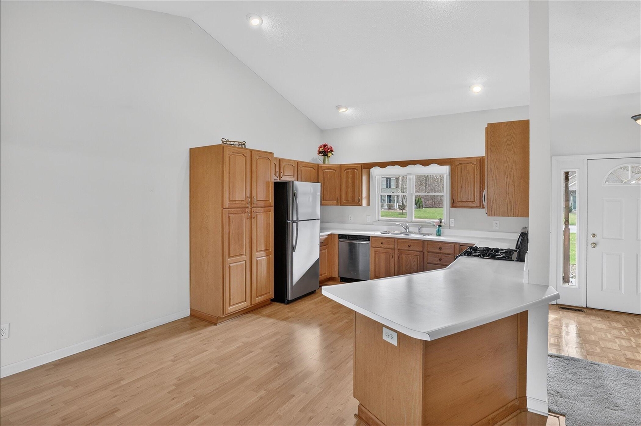 69756 Knottingham Lane, Edwardsburg, MI, 49112-8454