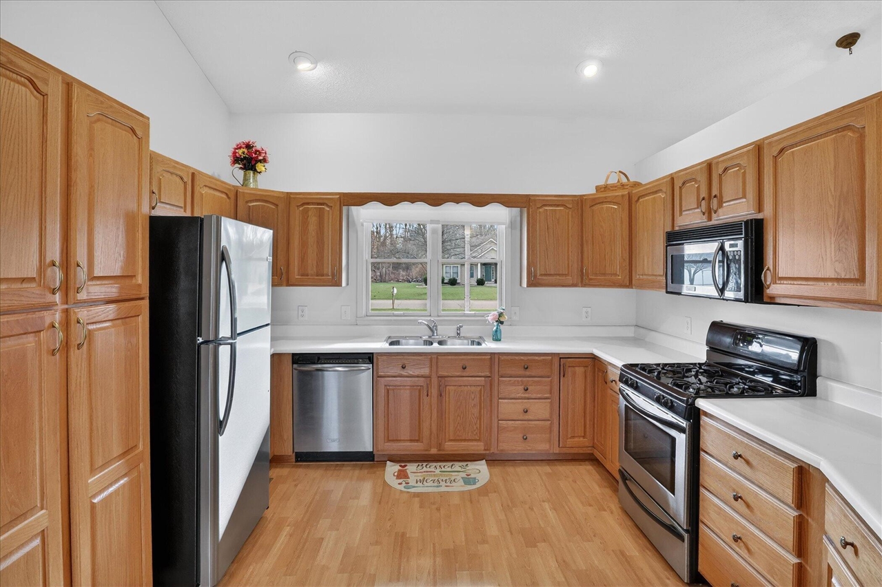 69756 Knottingham Lane, Edwardsburg, MI, 49112-8454