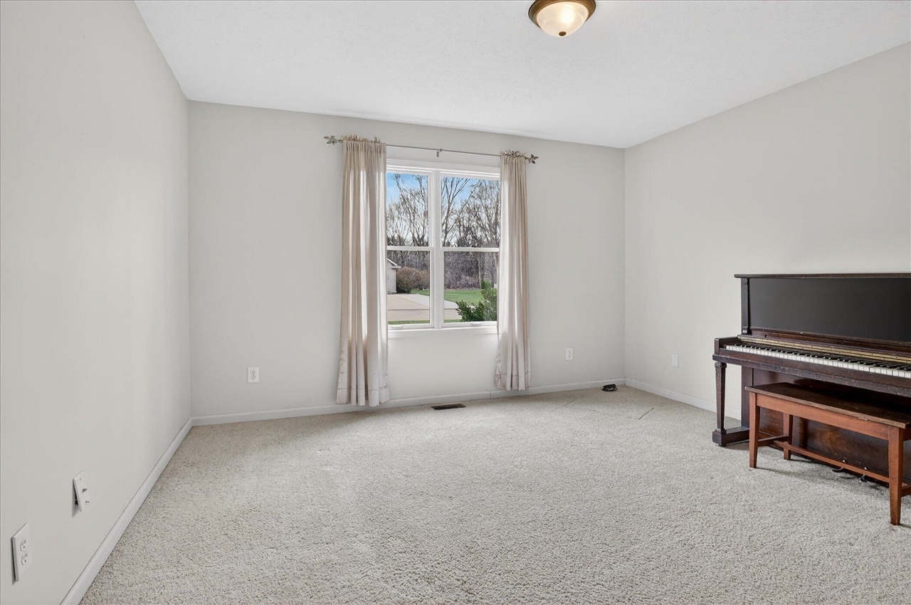 69756 Knottingham Lane, Edwardsburg, MI, 49112-8454