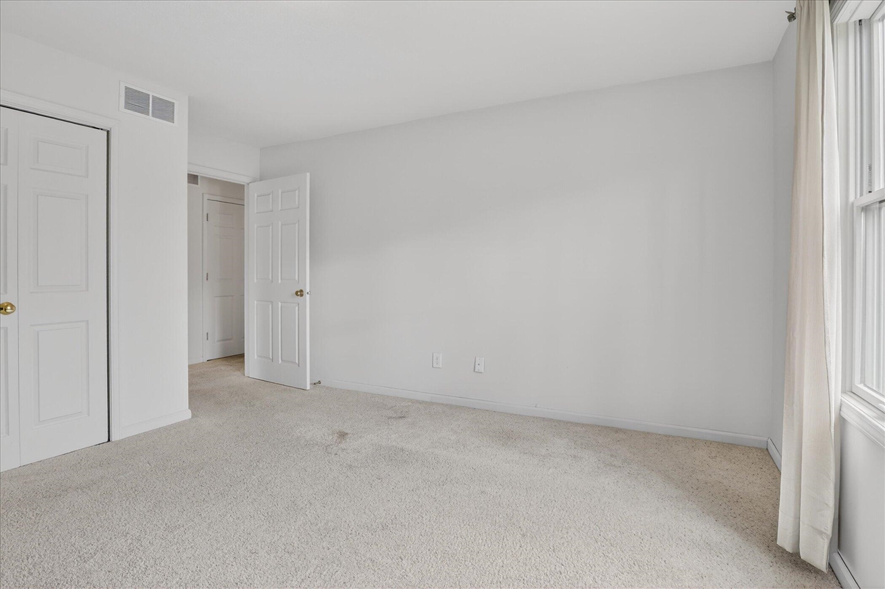 69756 Knottingham Lane, Edwardsburg, MI, 49112-8454