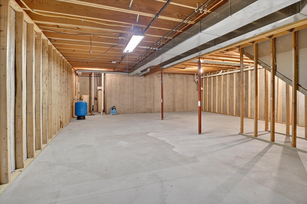 69756 Knottingham Lane, Edwardsburg, MI, 49112-8454