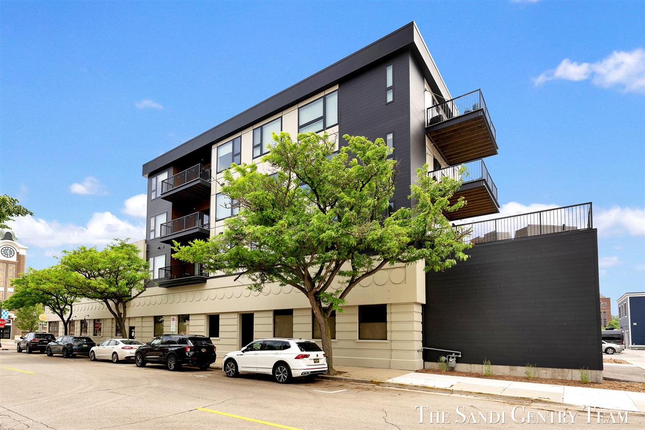 Photo 1 of Condo for sale at 300 Washington Ave #Unit 16, Grand Haven, MI 49417 | MLS# 70521282 | Listing updated on 2026-09-01