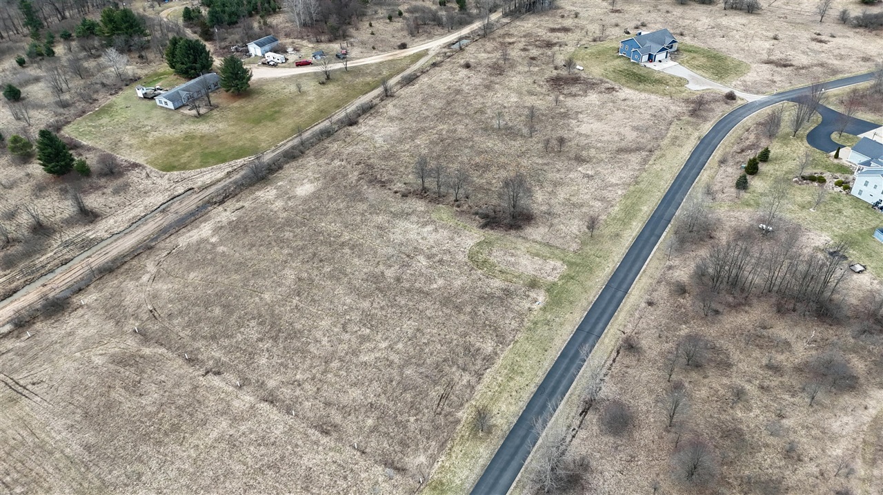 608 E The Lane, Grant, MI, 49327