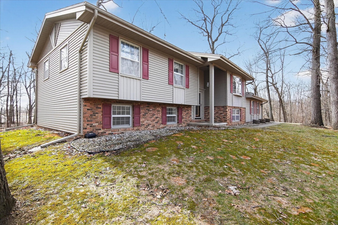 8625 Abbey Road, Jackson, MI, 49201-9494