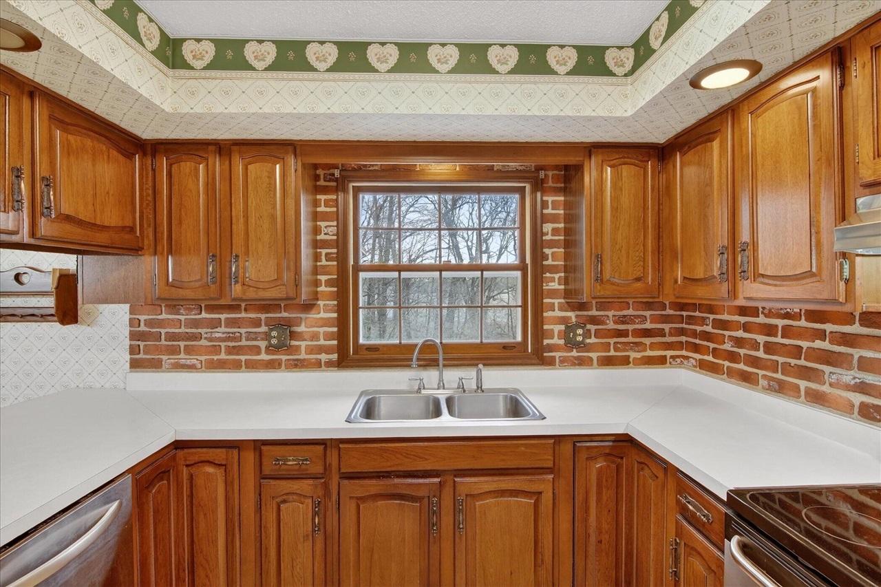 8625 Abbey Road, Jackson, MI, 49201-9494