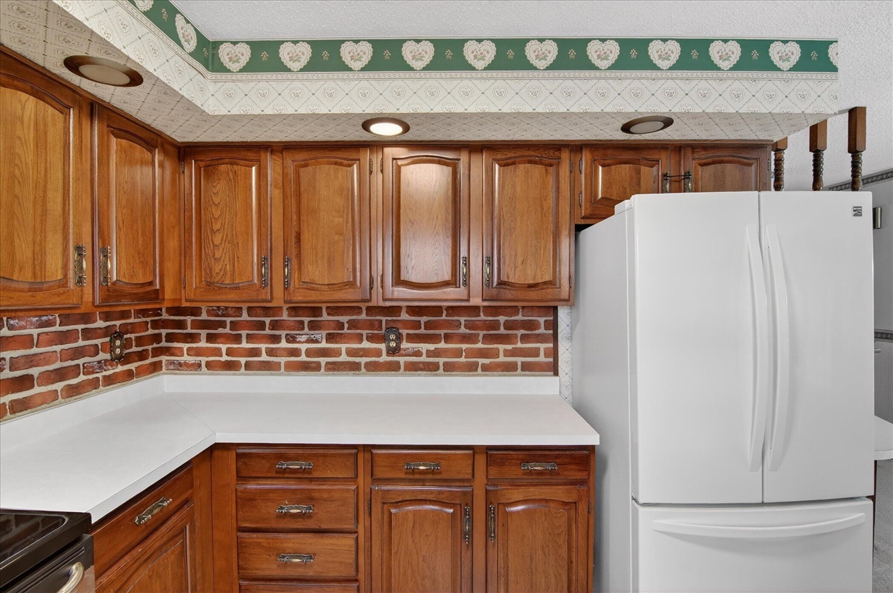 8625 Abbey Road, Jackson, MI, 49201-9494