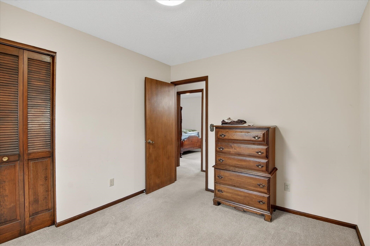 8625 Abbey Road, Jackson, MI, 49201-9494