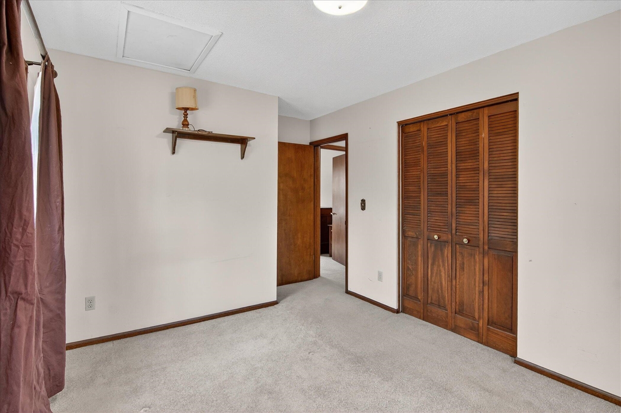 8625 Abbey Road, Jackson, MI, 49201-9494