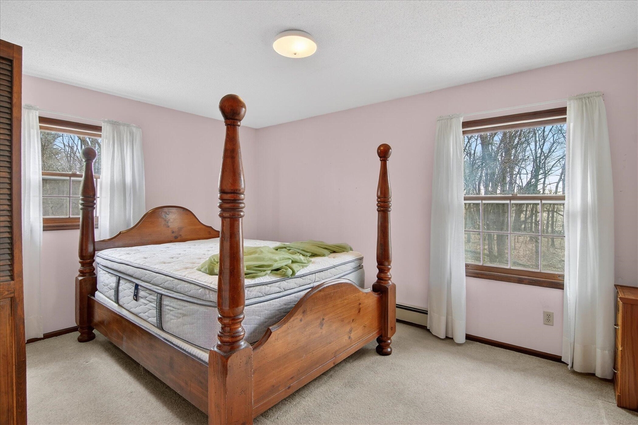 8625 Abbey Road, Jackson, MI, 49201-9494