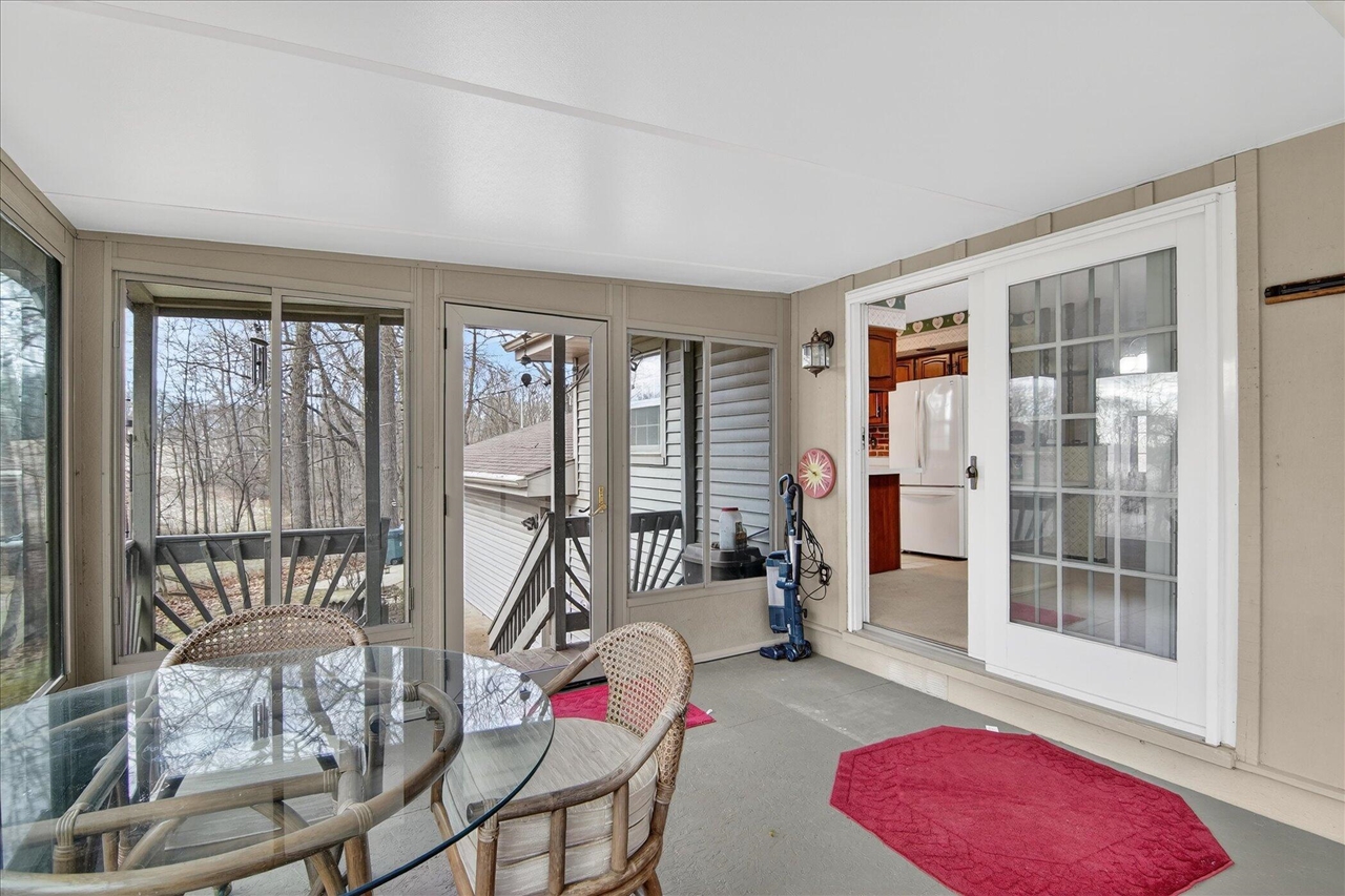 8625 Abbey Road, Jackson, MI, 49201-9494