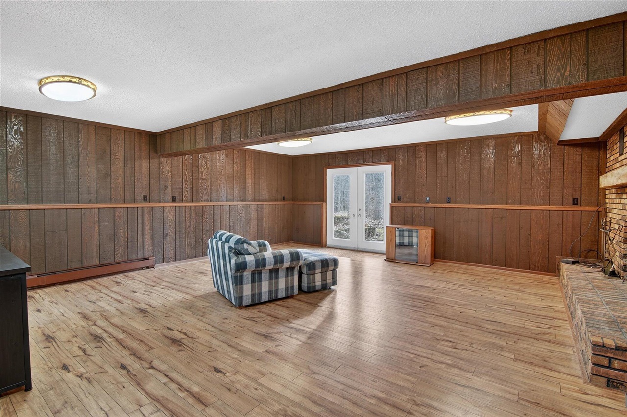 8625 Abbey Road, Jackson, MI, 49201-9494