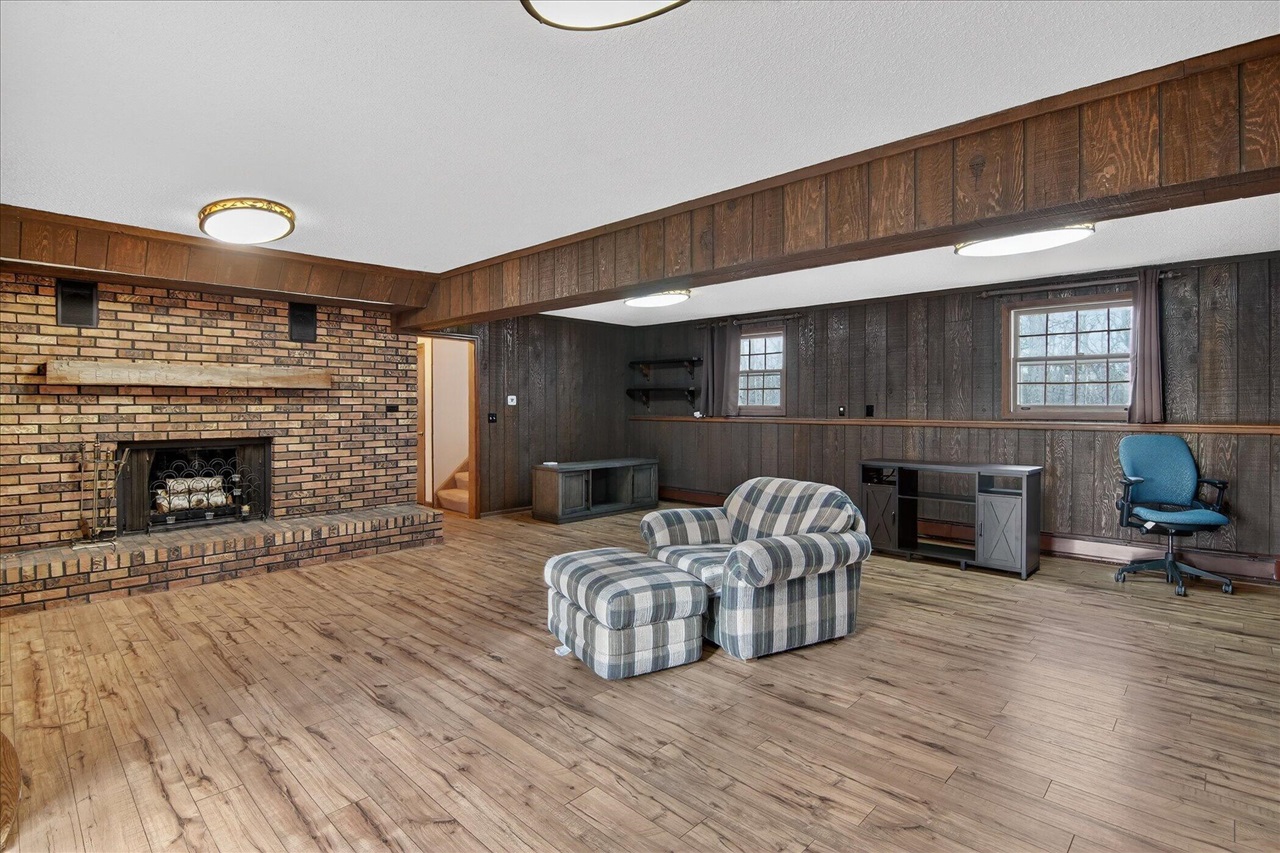 8625 Abbey Road, Jackson, MI, 49201-9494