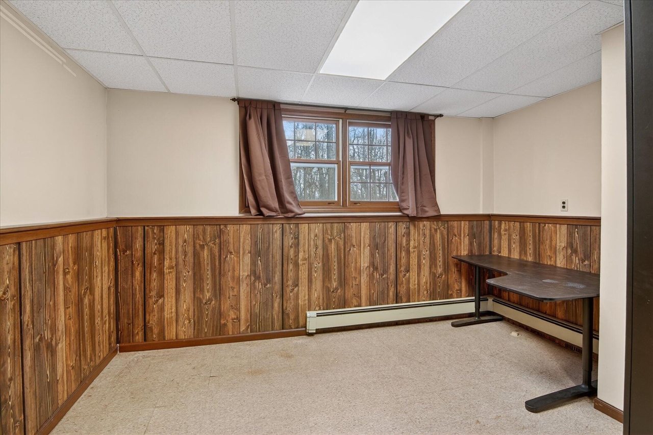 8625 Abbey Road, Jackson, MI, 49201-9494