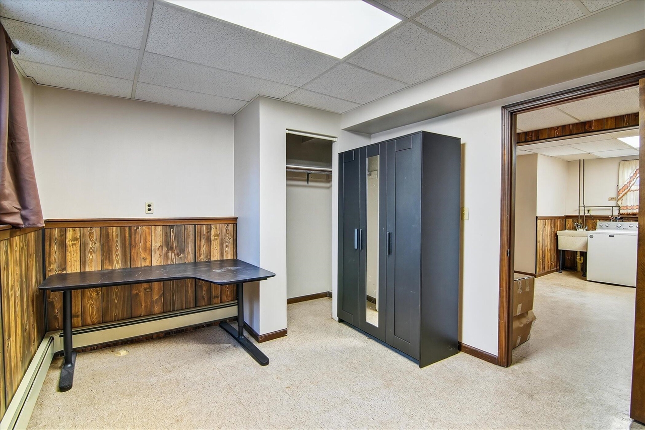 8625 Abbey Road, Jackson, MI, 49201-9494