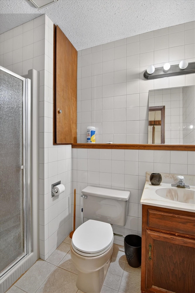 8625 Abbey Road, Jackson, MI, 49201-9494