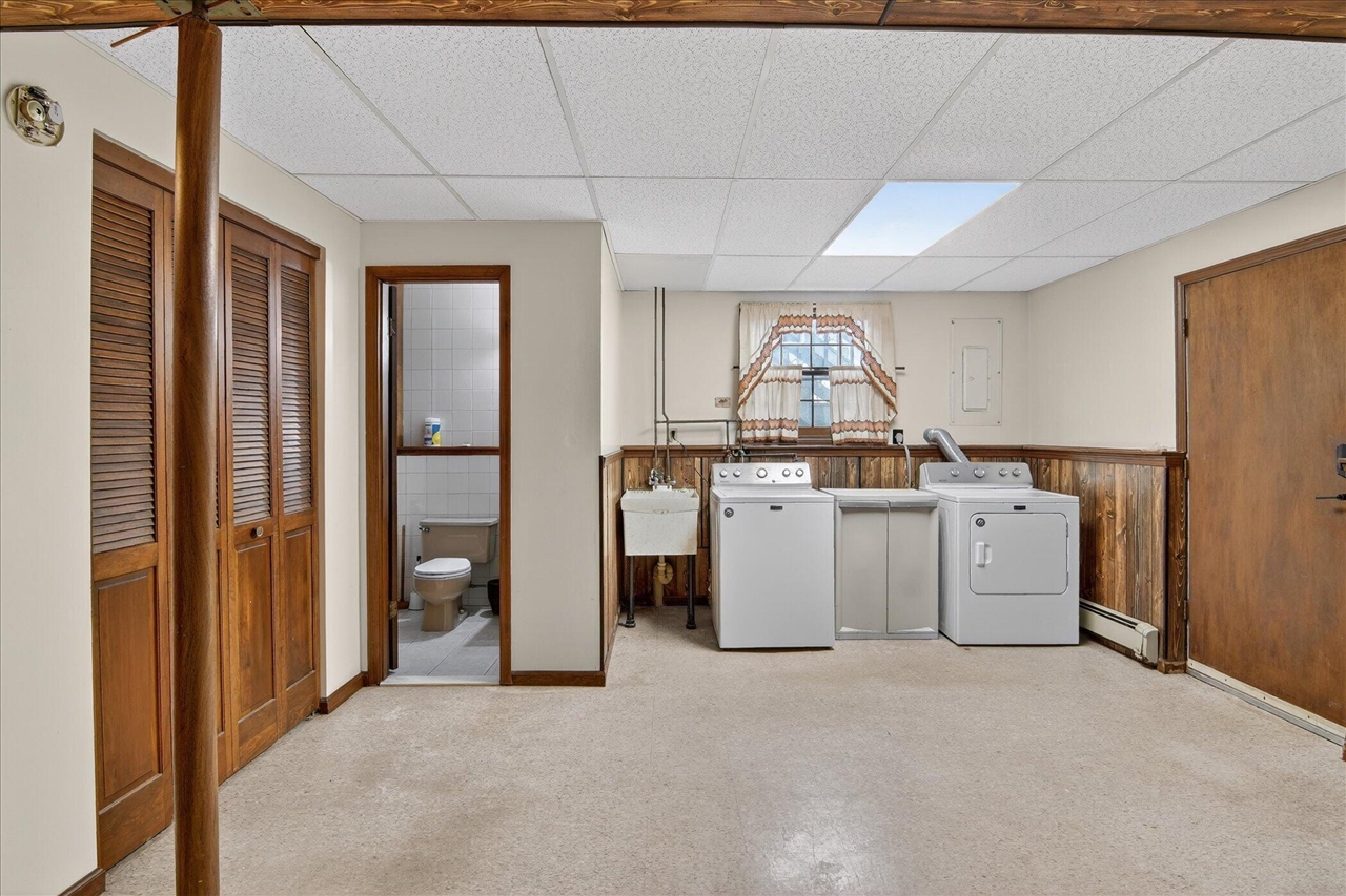 8625 Abbey Road, Jackson, MI, 49201-9494