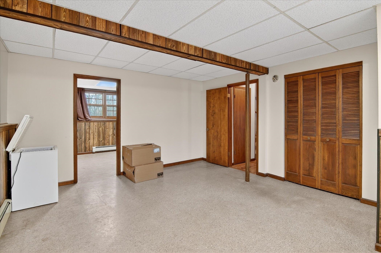 8625 Abbey Road, Jackson, MI, 49201-9494