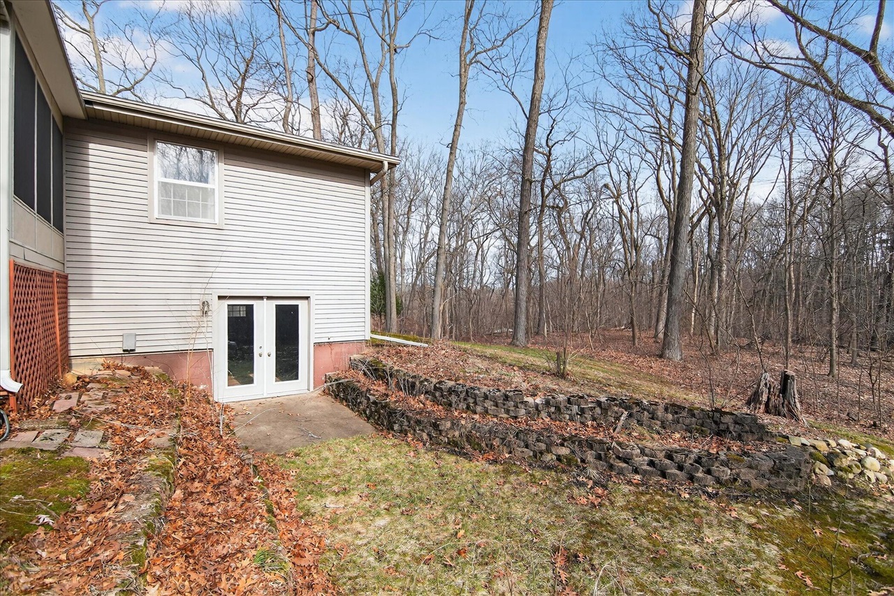 8625 Abbey Road, Jackson, MI, 49201-9494