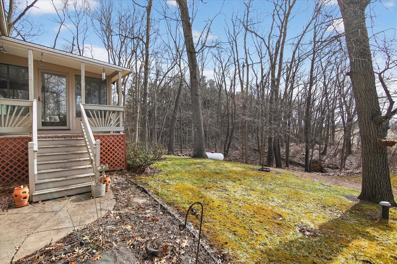 8625 Abbey Road, Jackson, MI, 49201-9494