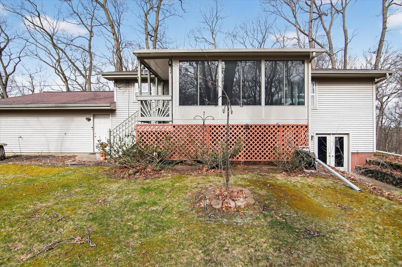 8625 Abbey Road, Jackson, MI, 49201-9494