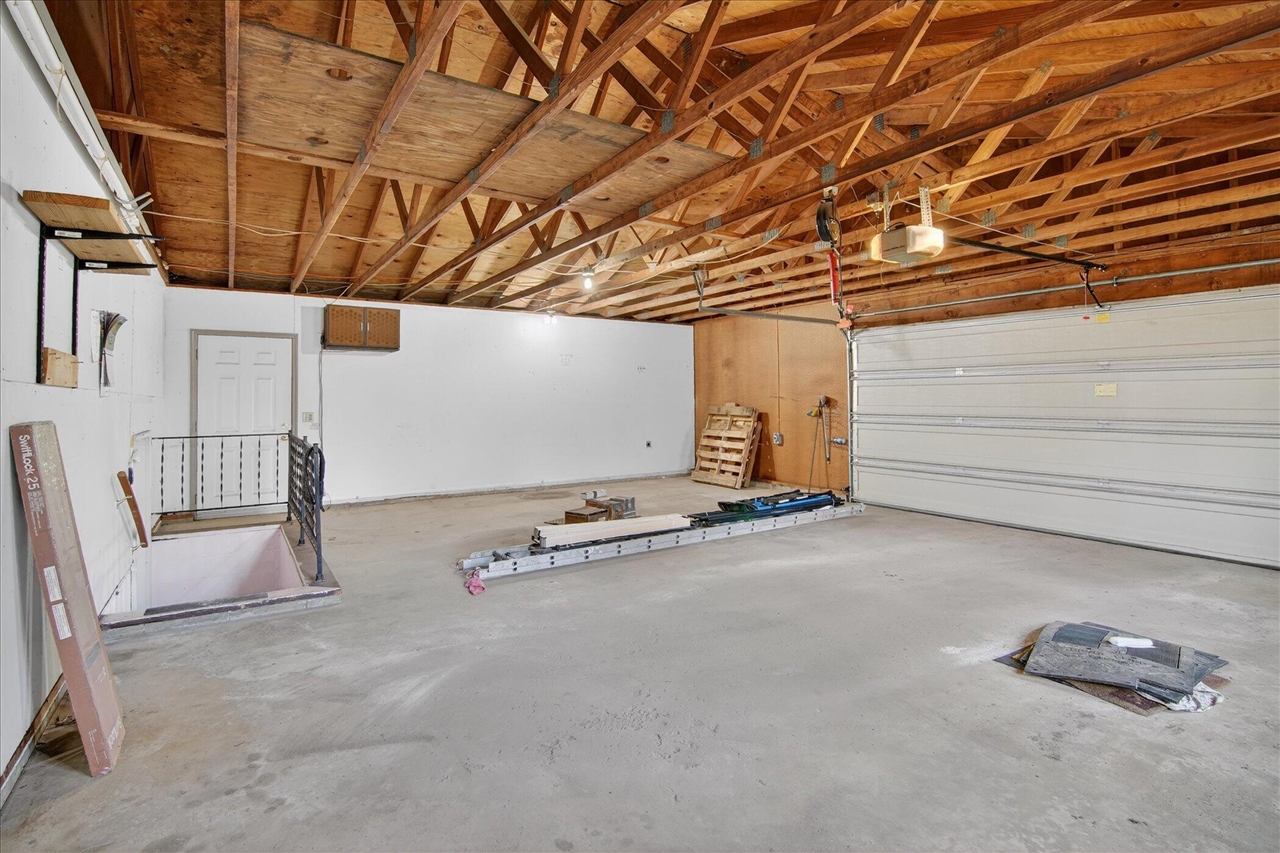 8625 Abbey Road, Jackson, MI, 49201-9494