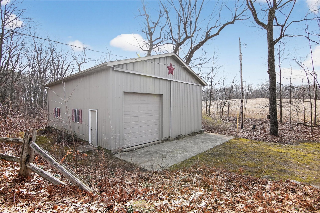 8625 Abbey Road, Jackson, MI, 49201-9494