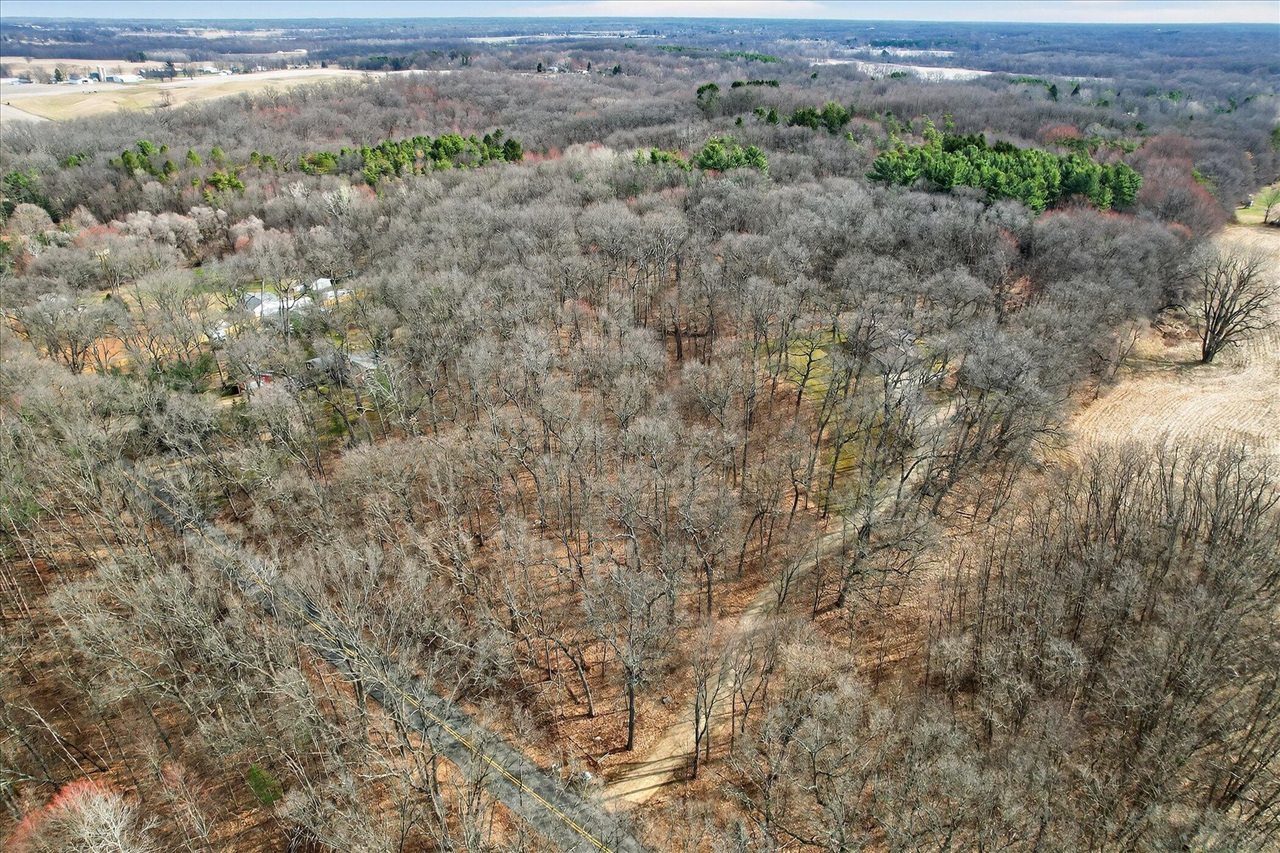 8625 Abbey Road, Jackson, MI, 49201-9494