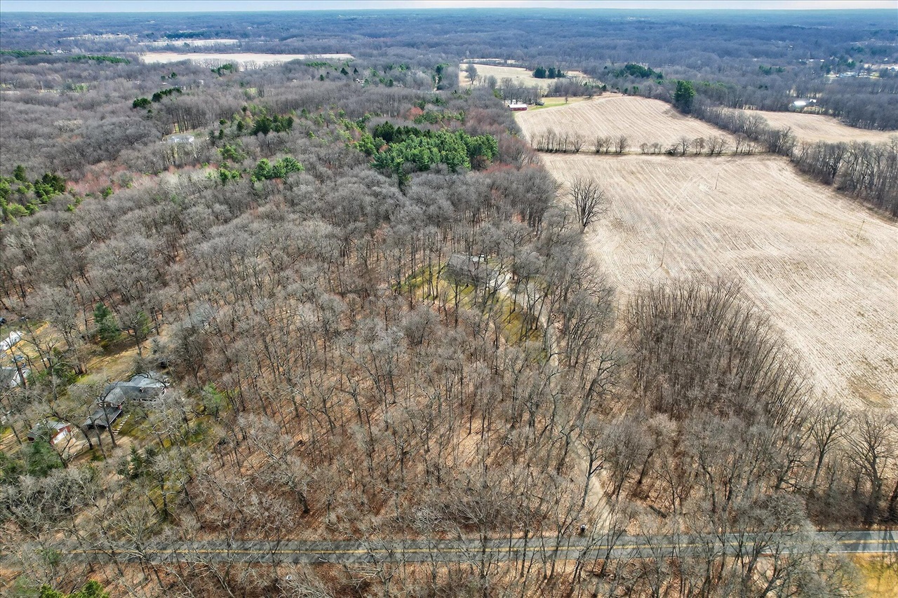 8625 Abbey Road, Jackson, MI, 49201-9494