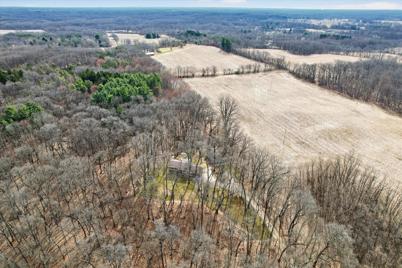 8625 Abbey Road, Jackson, MI, 49201-9494